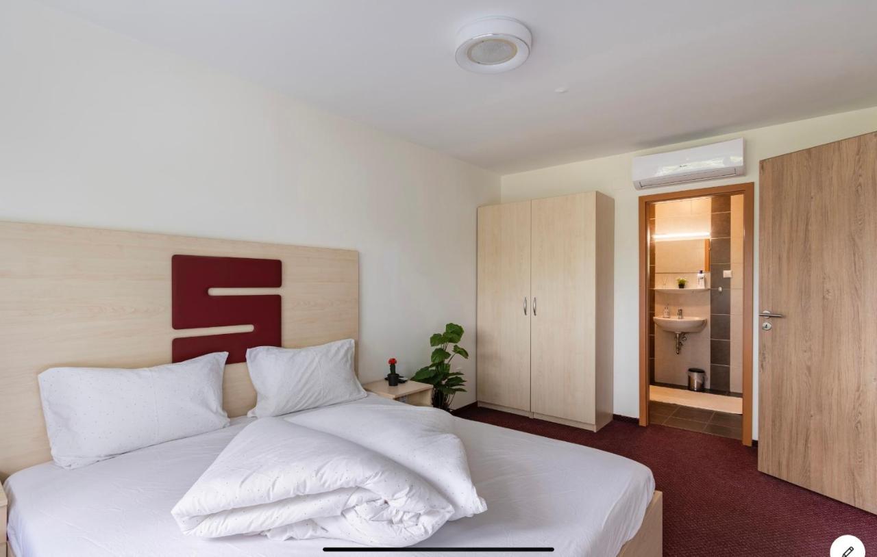 Sinus Premium Aparthotel Siófok Buitenkant foto